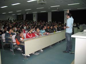 王渊源老师在河北科技大学讲授口语