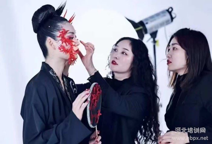 石家庄花都形象艺术学校哪些专业适合女生学？