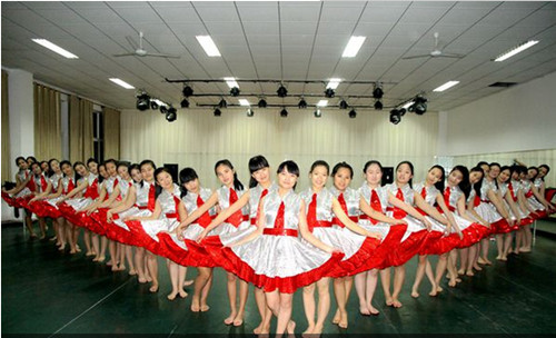 河北经济管理学校学前教育舞蹈专业学生表演