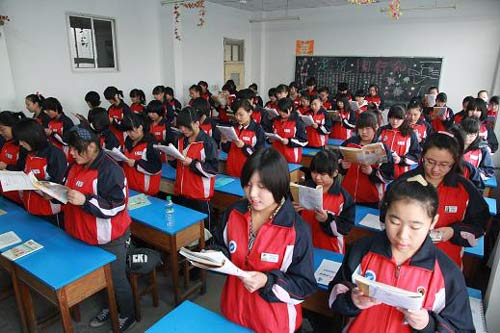 河北经济管理学校学生进行晨读