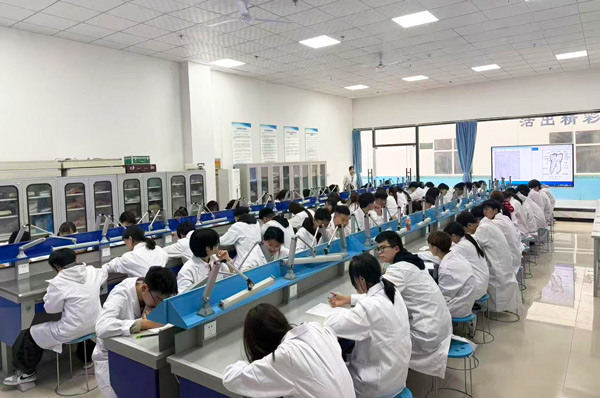 石家庄柯棣华医学中等专业学校口腔专业学生技能比赛