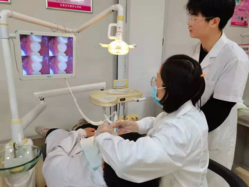 天使护士学校实训教师示范牙齿清洁手法