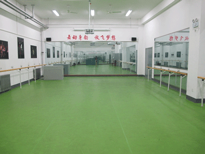 石家庄工程技术学校教育系舞蹈室