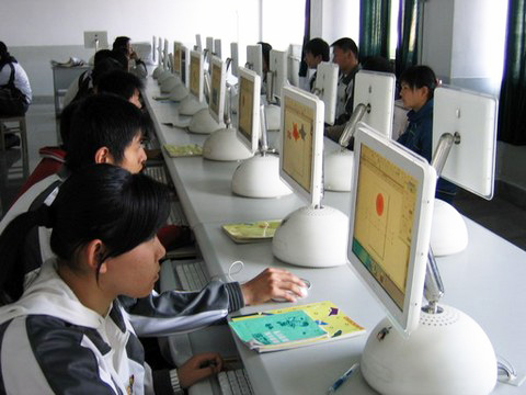 河北省工业数控技工学校机房