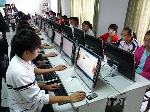 河北省工业数控技工学校通讯运营服务专业学生