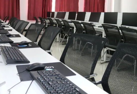 石家庄科技信息职业学院计算机实训室