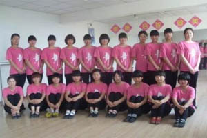 保定华中技工学校幼儿教育专业学生