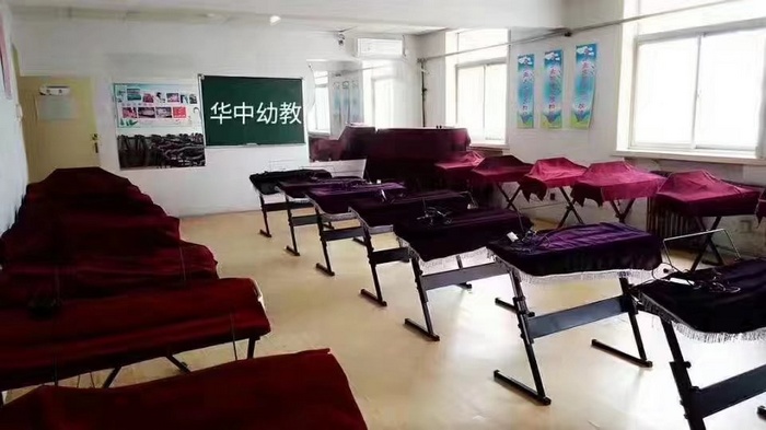 保定华中技工学校幼儿教育专业钢琴教室