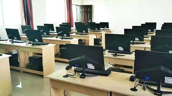 保定华中技工学校计算机专业教室