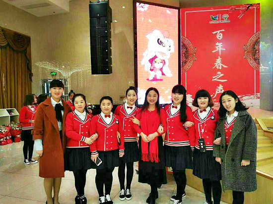 保定华中技工学校学生舞台表演