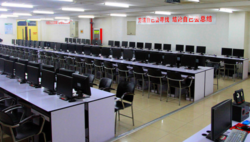河北劳动关系职业学院计算机教室