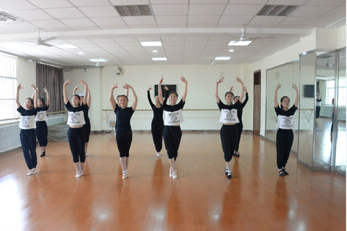 河北女子学院学前教育学生舞蹈训练
