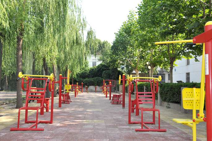 河北省信息工程学校健身器材