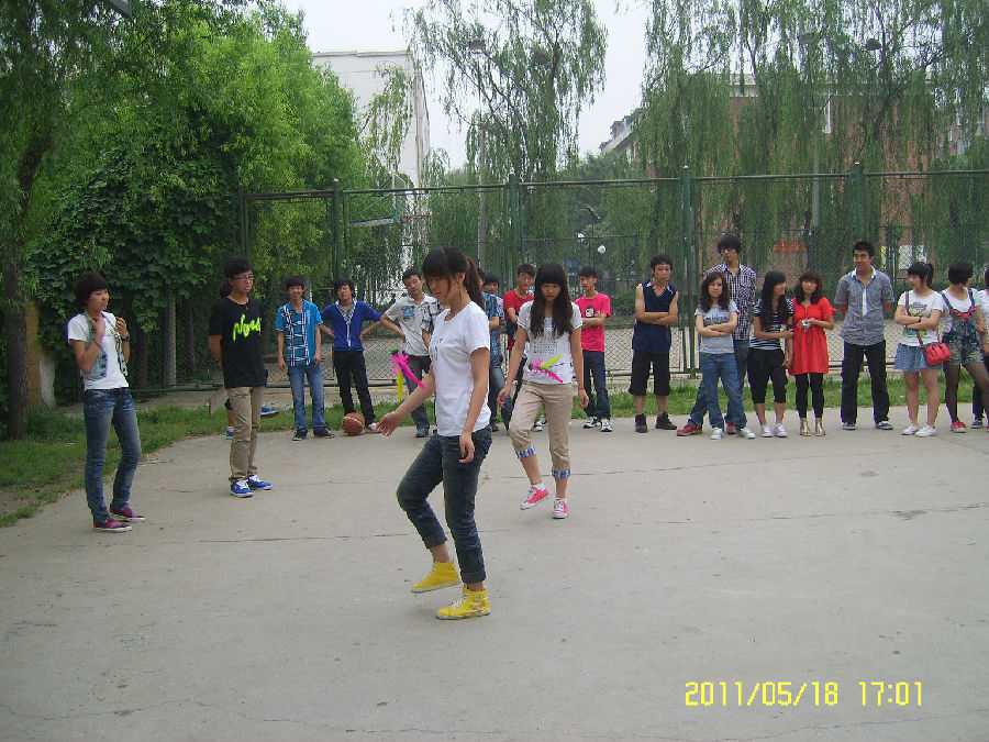 河北省信息工程学校踢毽子比赛