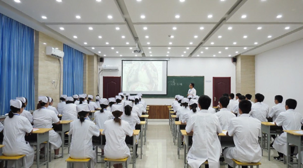 河北经济管理学校计算机房 