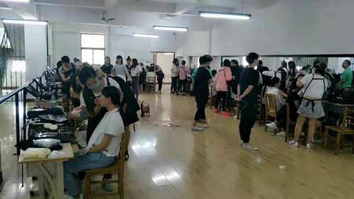 唐山成远化妆学生在师范学院参加实践活动现场