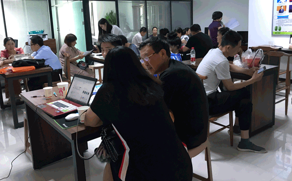 华鼎本一批一对一报志愿现场