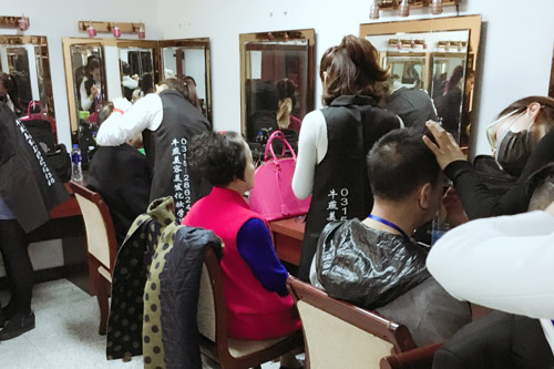 唐山牛燕化妆学员为板胡琴票大寒录制化妆