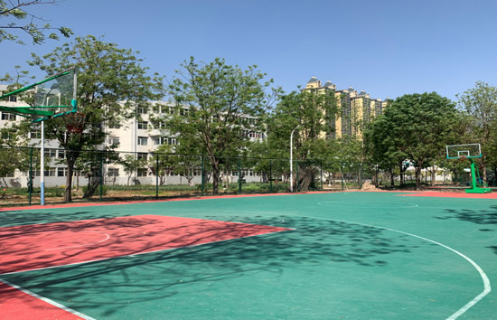 石家庄华师职业中学篮球场