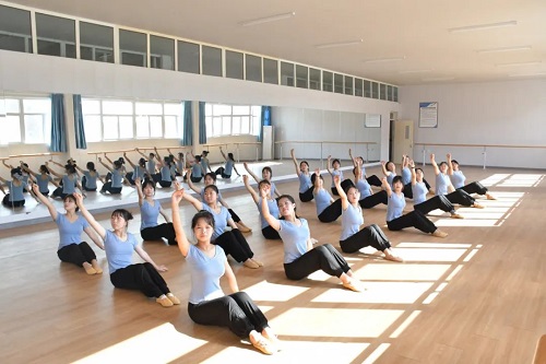 石家庄军兴学校儿童教育专业舞蹈训练