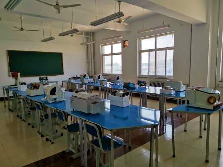 石家庄冀联医学中等专业学校口腔修复工艺实训室