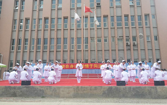 石家庄同济医学中等专业学校学生庆祝护士节