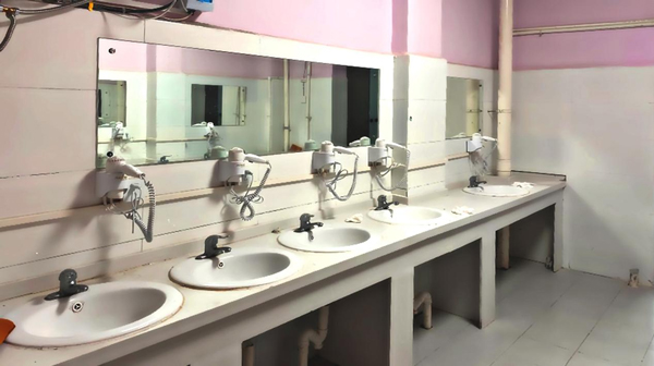 衡水金衡学校盥洗室
