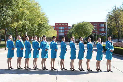 石家庄旅游学校空乘专业学生实训