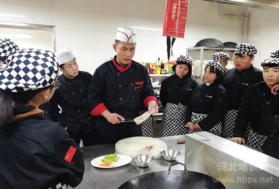 石家庄旅游学校烹饪专业学生实训