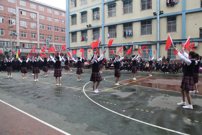 石家庄市职业财会学校趣味运动会深受师生欢迎