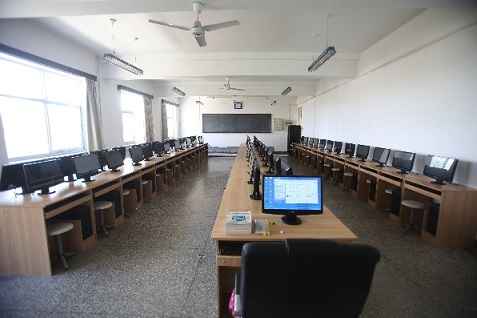 河北商贸学校计算机教室