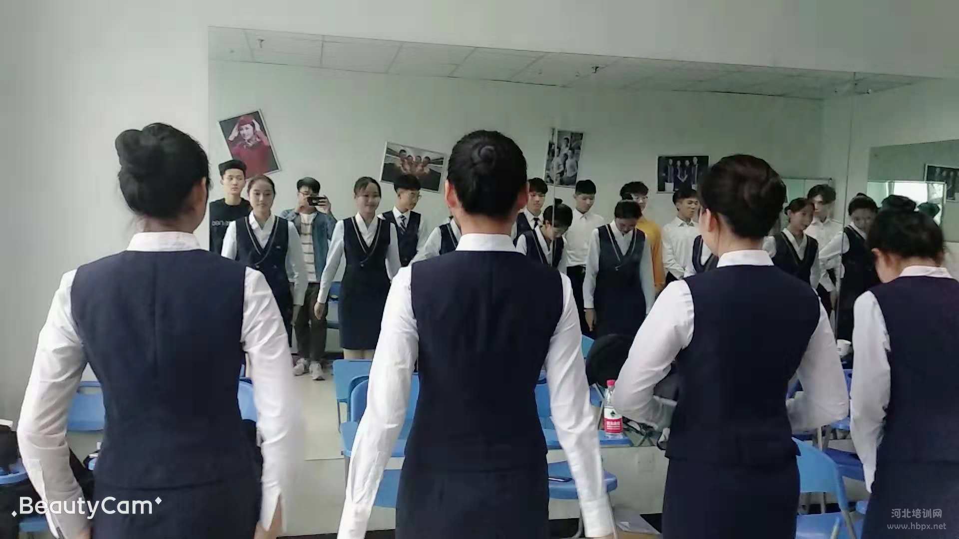 石家庄春晖艺术培训学校空乘专业日常训练