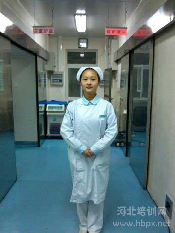 石家庄天使护士学校毕业生杜楠楠在中国人民解放军第四六四医院工作照