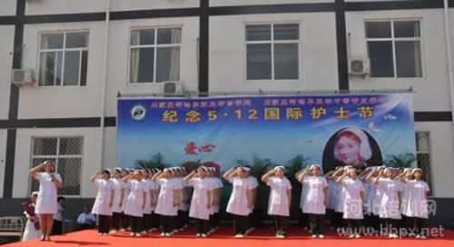 石家庄柯棣华医学院5.12国际护士节纪念大会学生宣誓