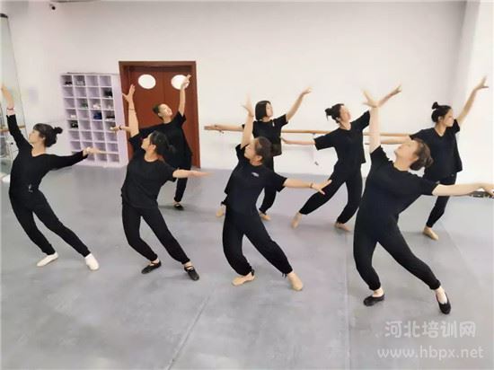 保定动力工程技术技工学校女子校区舞蹈社团