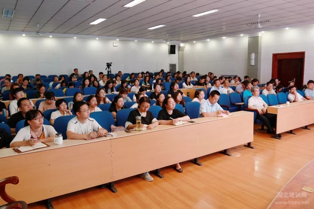 河北经济管理学校全体教师参加第四期经管大讲堂活动