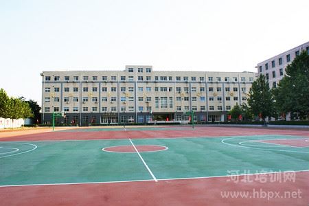 石家庄经济学校篮球场