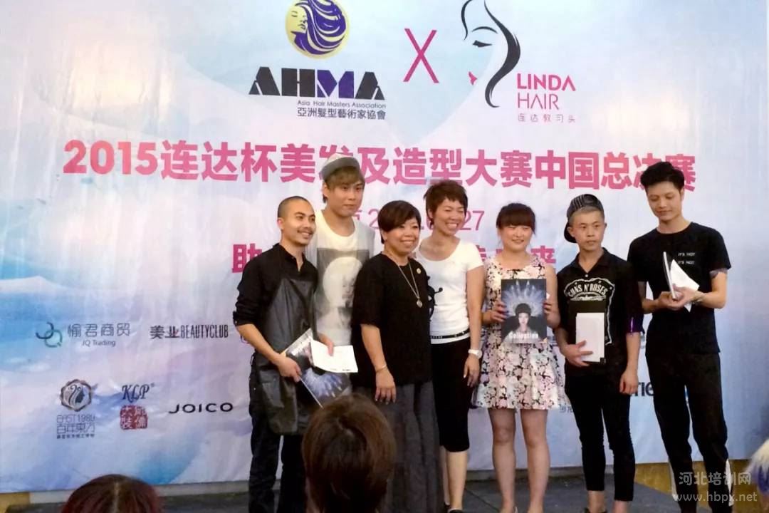2015年，徐振青参加美发及造型大赛中国总决赛中获得第二名