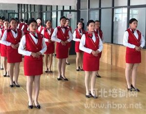 石家庄花都学校航空服务专业礼仪课