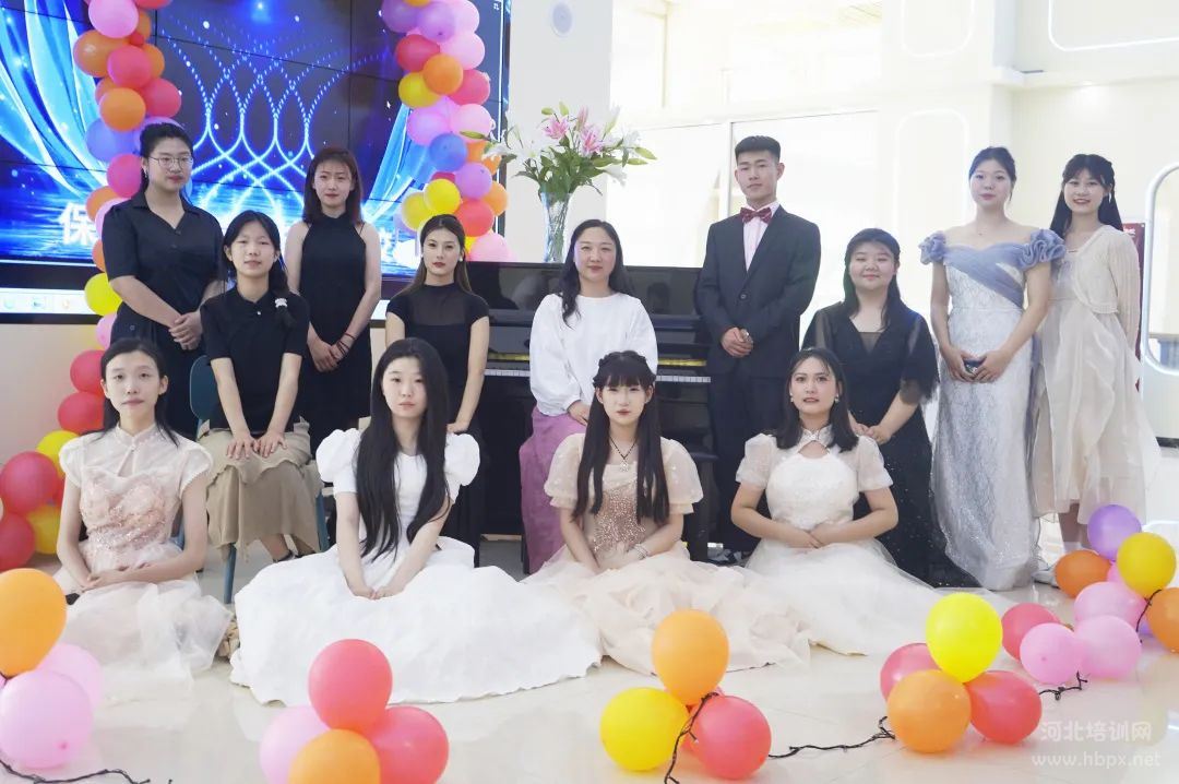 6月7日保定华中技工学校陆港校区举办了一场钢琴沙龙