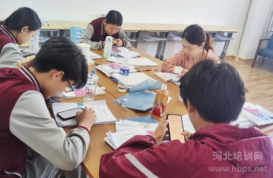 石家庄旅游学校学生指导老师辅导参赛学生