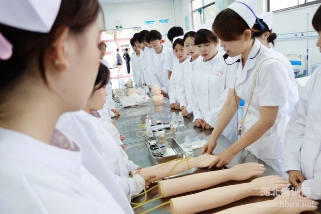河北同仁医学中等专业学校护理实训课