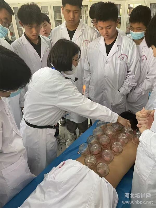 石家庄白求恩医学院中医康复技术专业火罐示教