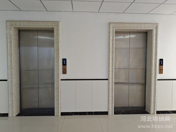 东华铁路学校学生公寓楼内配备电梯