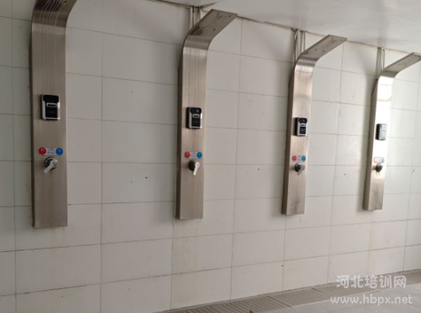 石家庄东华铁路学校浴室图
