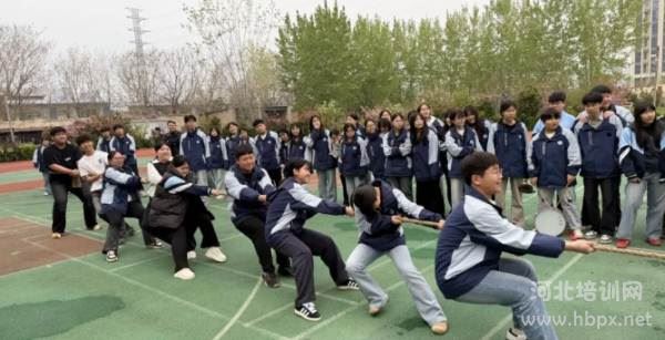 石家庄协和医学中等专业学校进行拔河比赛