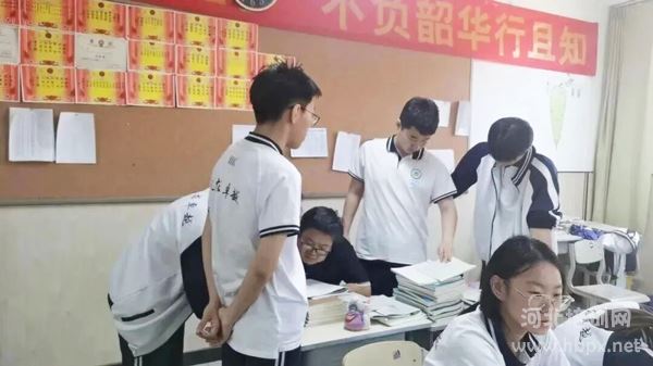 石家庄卓越中学高三复读班数学教师王兵强辅导学生