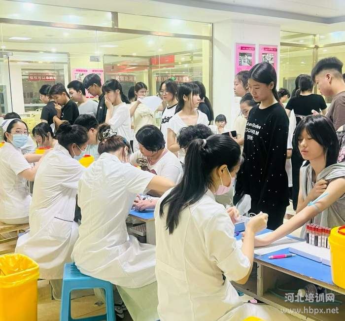 石家庄天使护士学校新生体检之验血