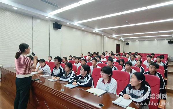 石家庄卓越中学高三复读部召开潜力生动员大会