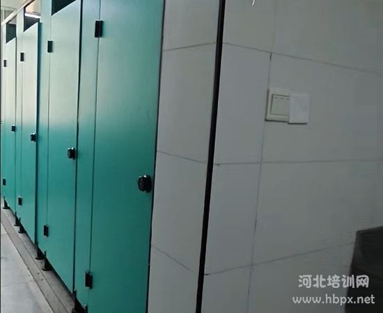 石家庄东华铁路学校公共卫生间